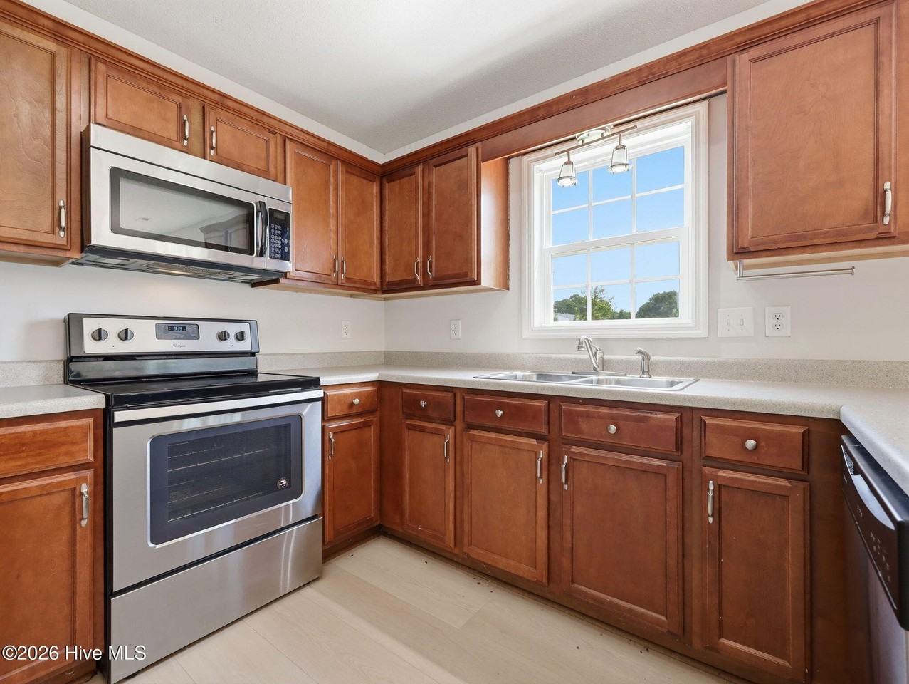 302 Mann St - Photo 6 of 22