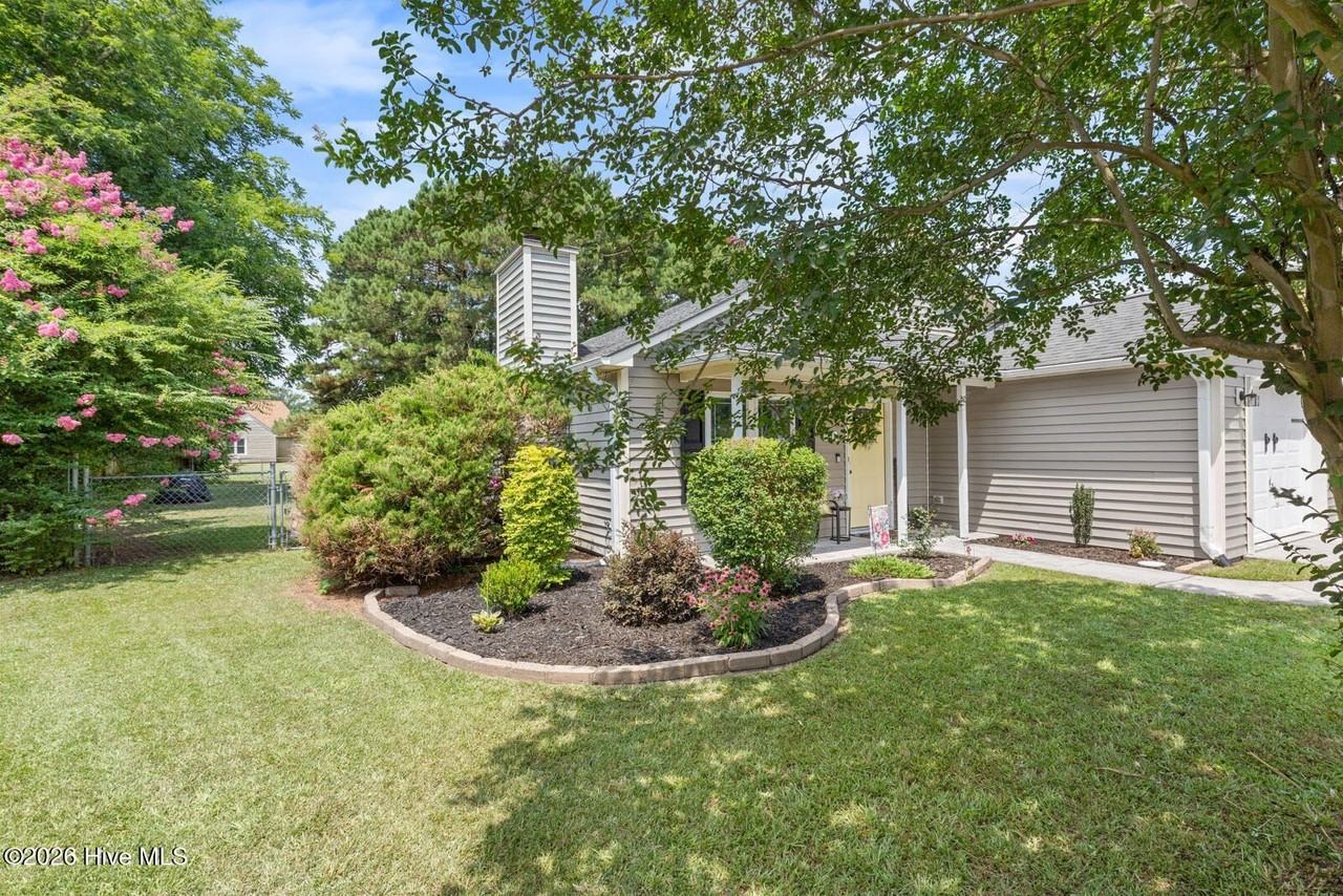 211 Clydesdale Ct - Photo 2 of 26