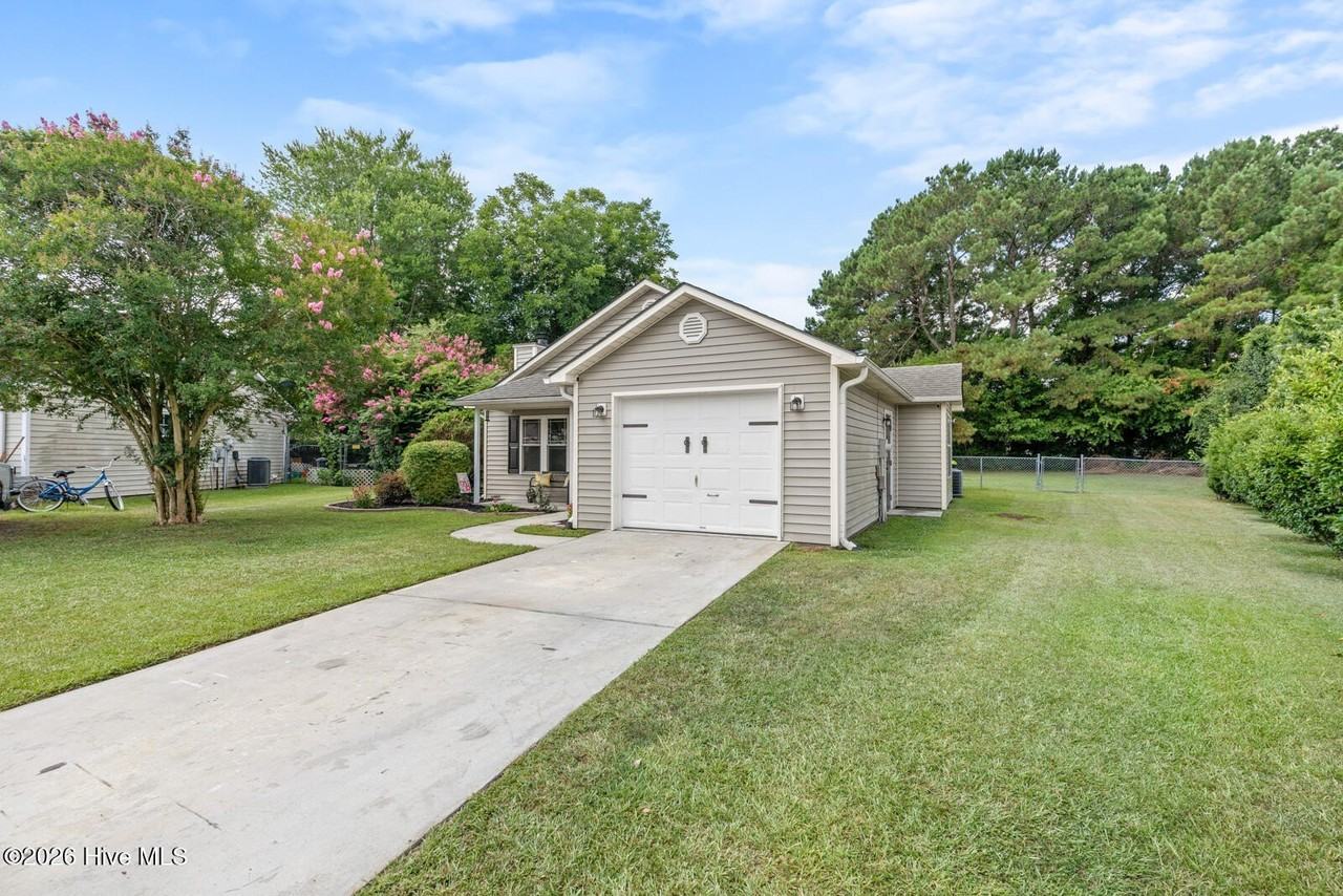 211 Clydesdale Ct - Photo 3 of 26