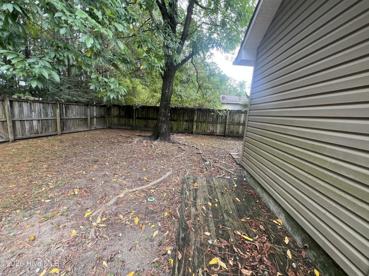 220 Live Oak Ct - Photo 5 of 5