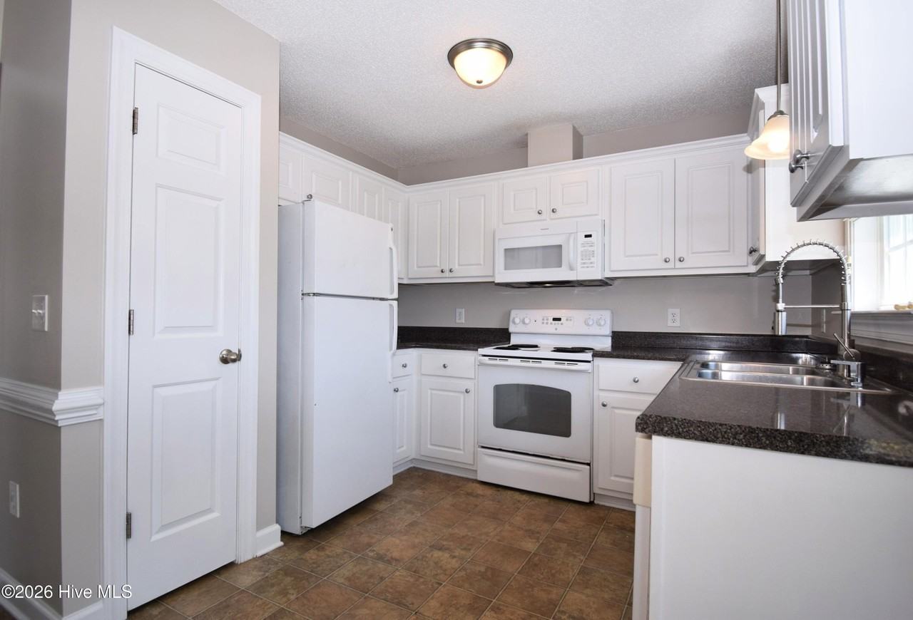 3616 Fescue Dr - Photo 5 of 18
