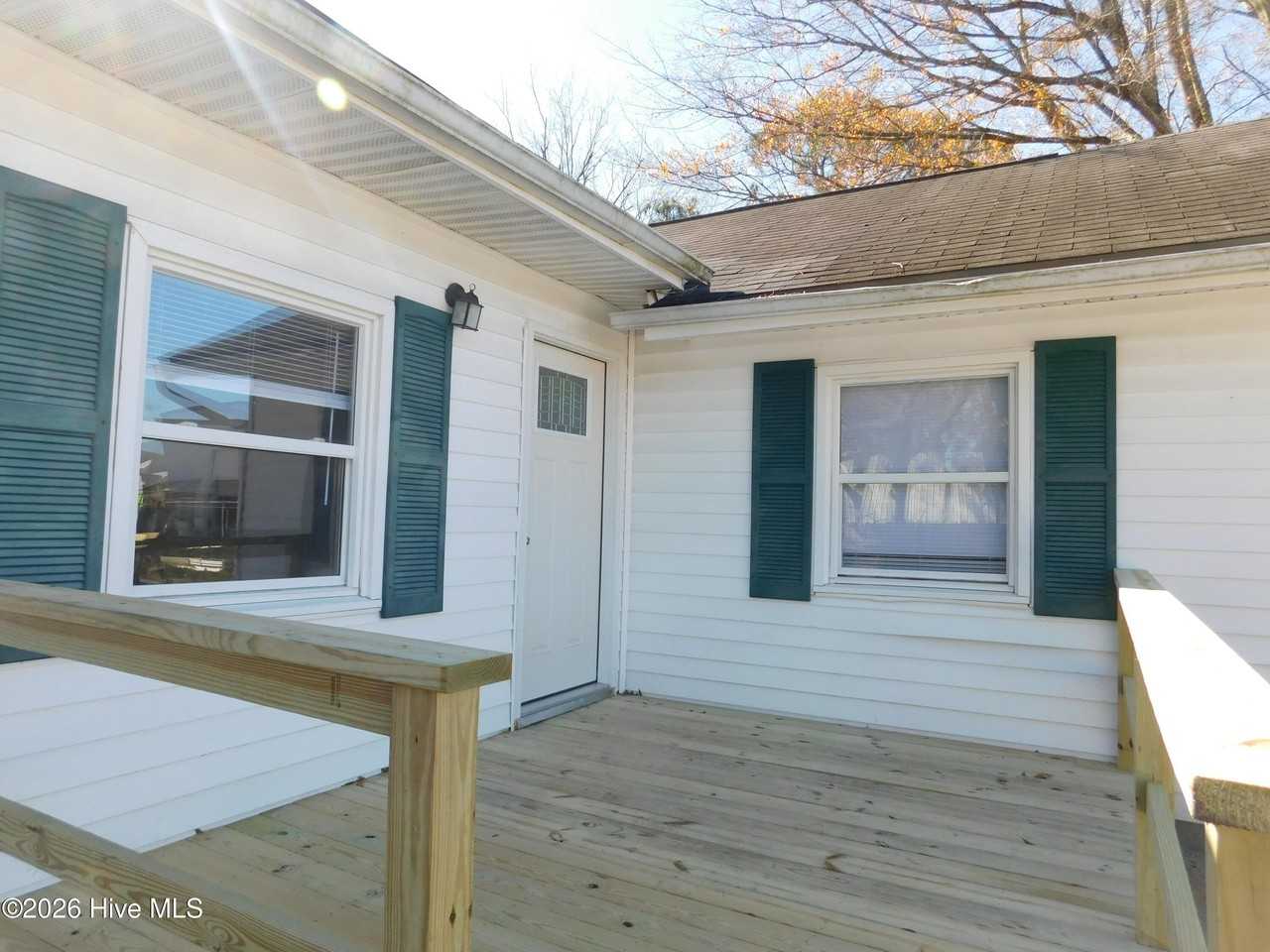 423 Bouy St - Photo 2 of 25