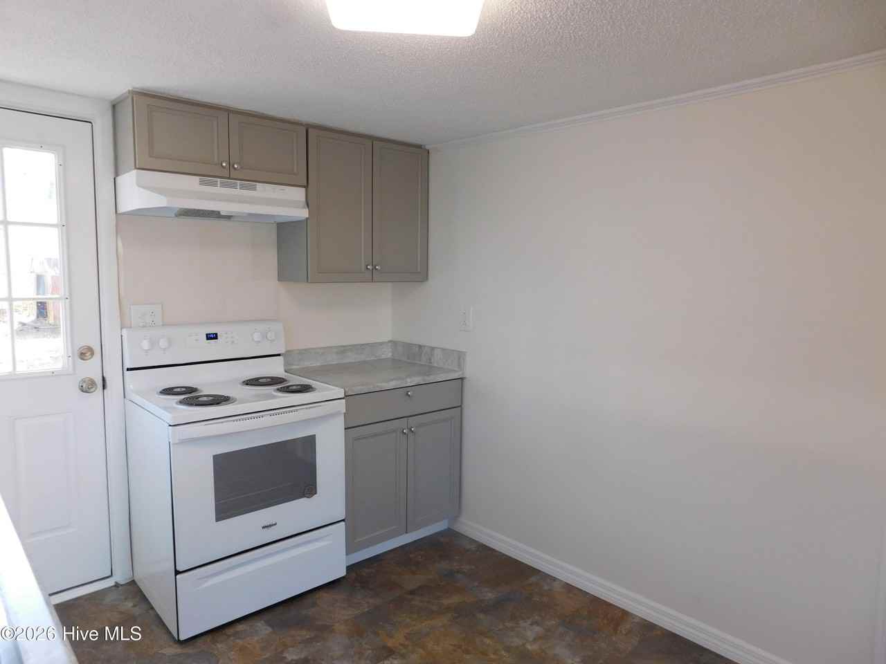 423 Bouy St - Photo 7 of 25