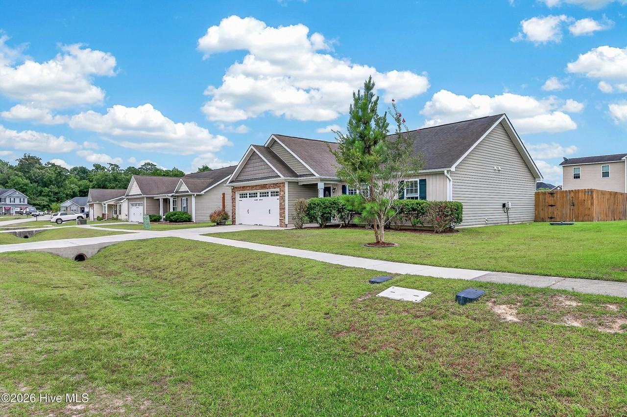 210 Riverstone Ct - Photo 3 of 25