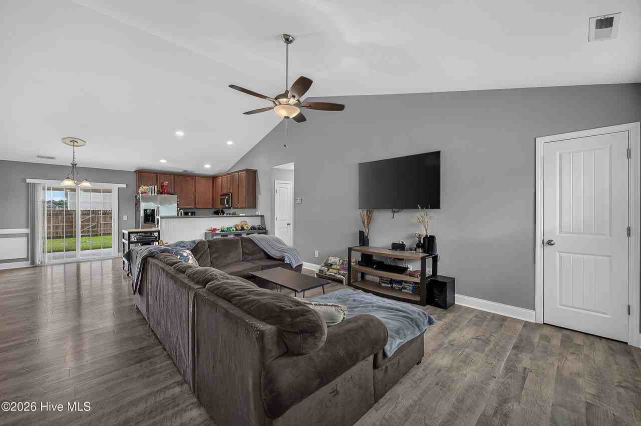 210 Riverstone Ct - Photo 5 of 25