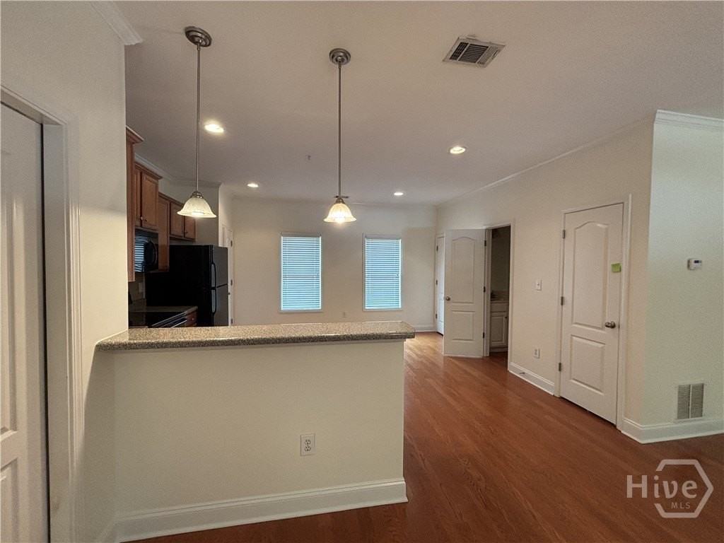 409 Whitehall Rd - Photo 4 of 18