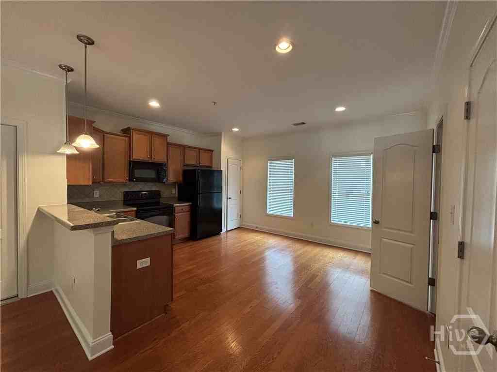 409 Whitehall Rd - Photo 5 of 18