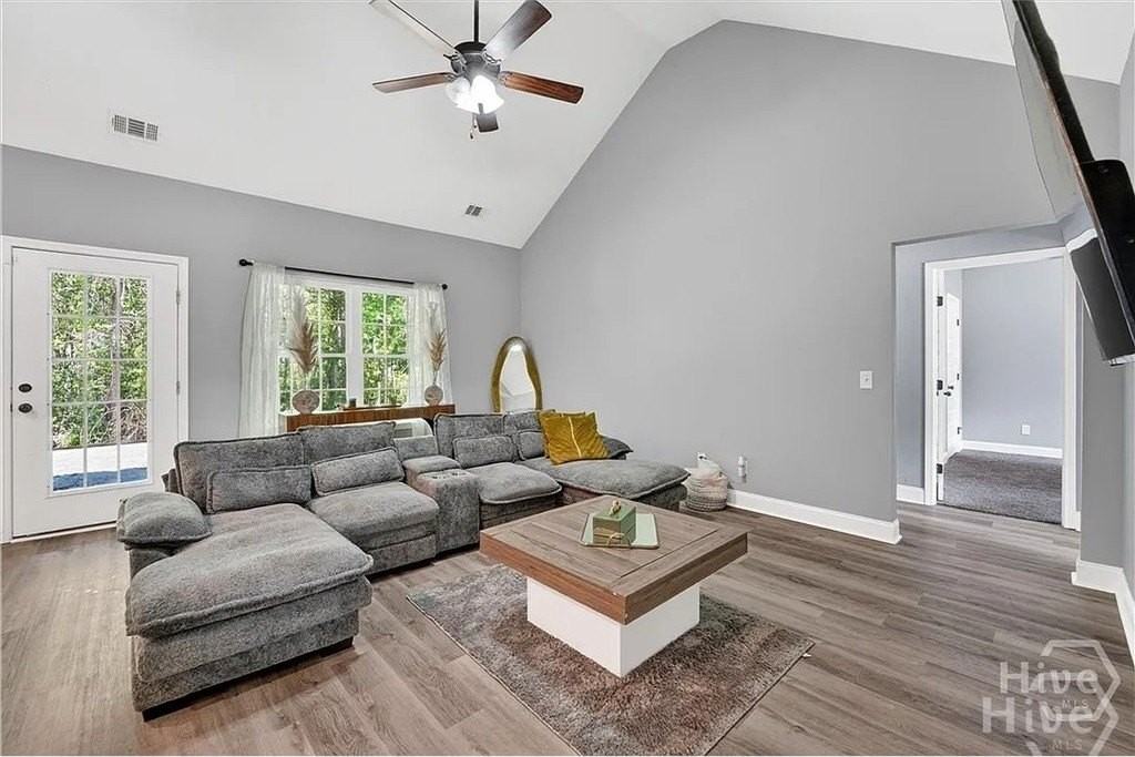 160 Huger St - Photo 6 of 34