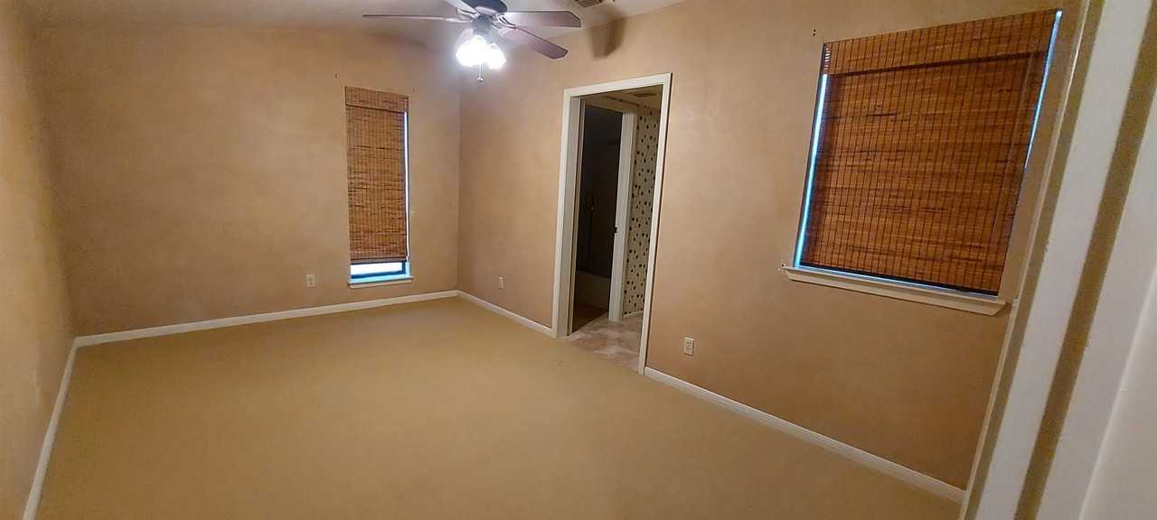 704 Horseshoe Bay Blvd - Photo 3 of 6