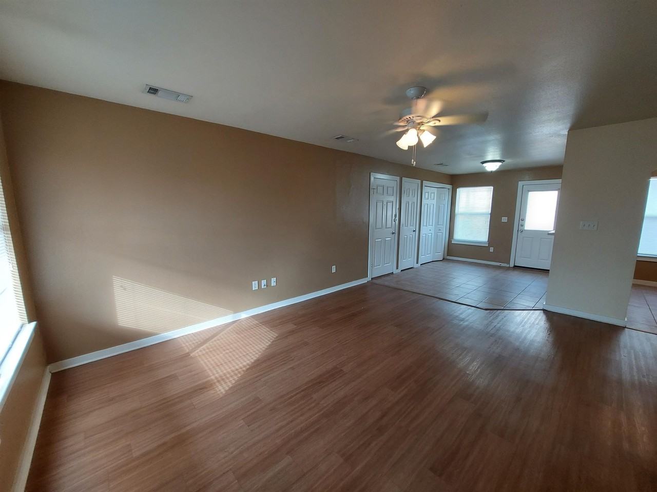 217 S Avenue S - Photo 3 of 6