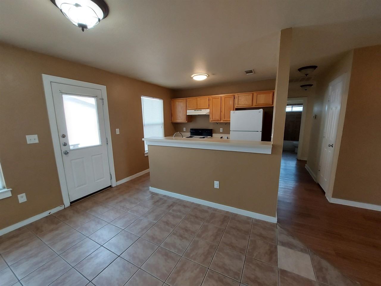 217 S Avenue S - Photo 4 of 6