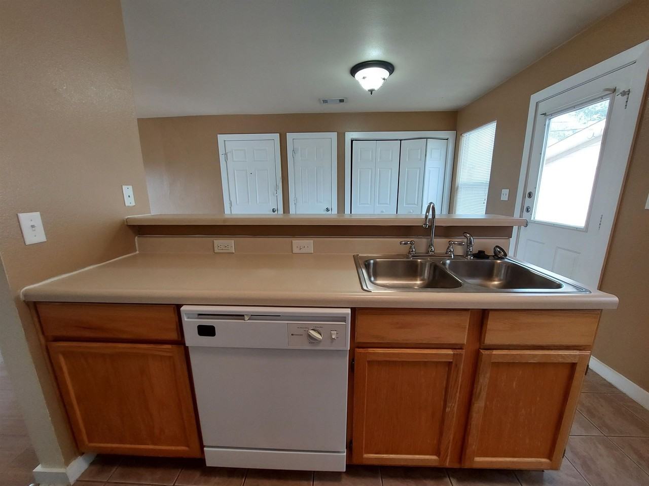 217 S Avenue S - Photo 5 of 6