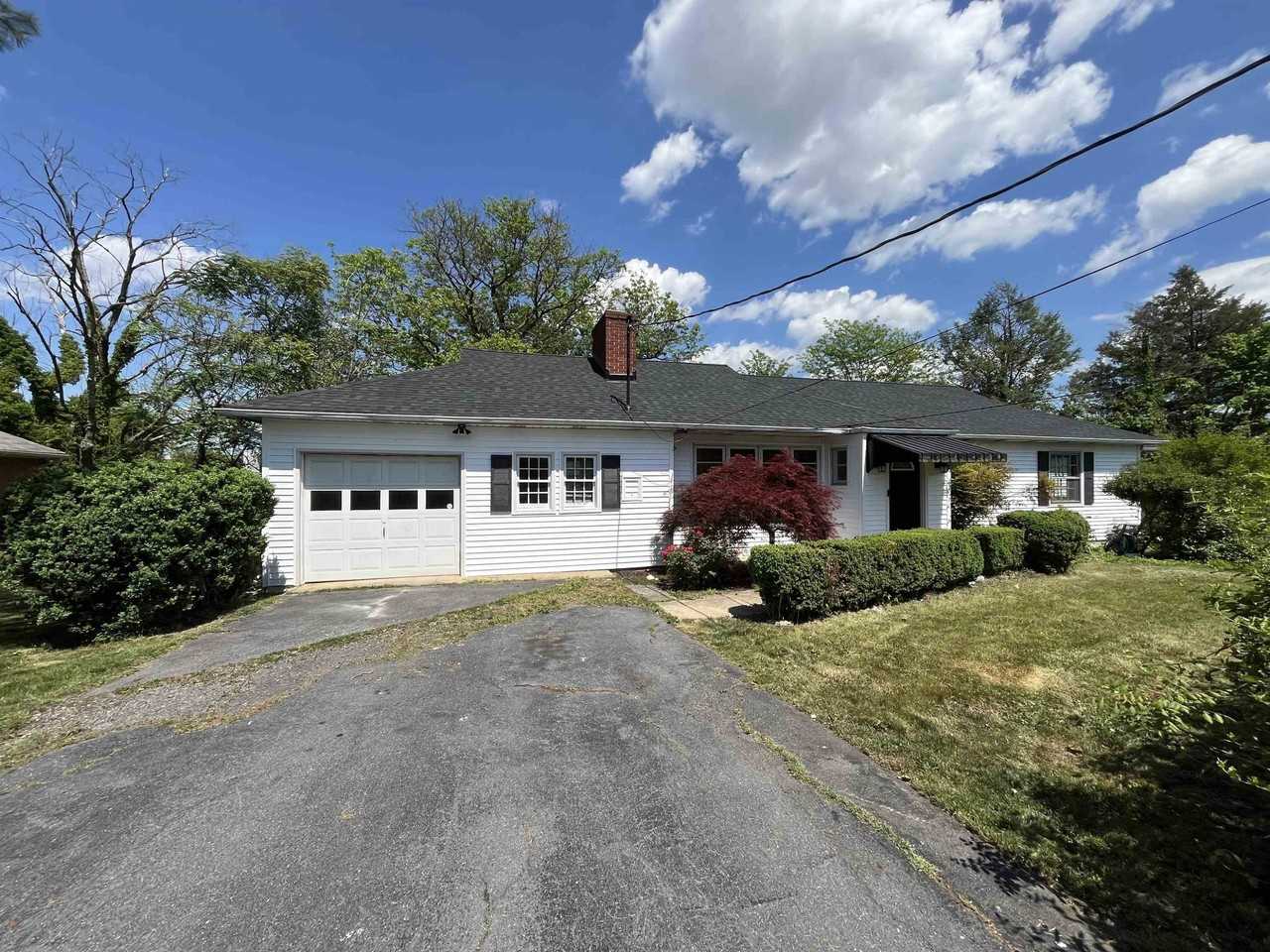 226 Orchard Ln
