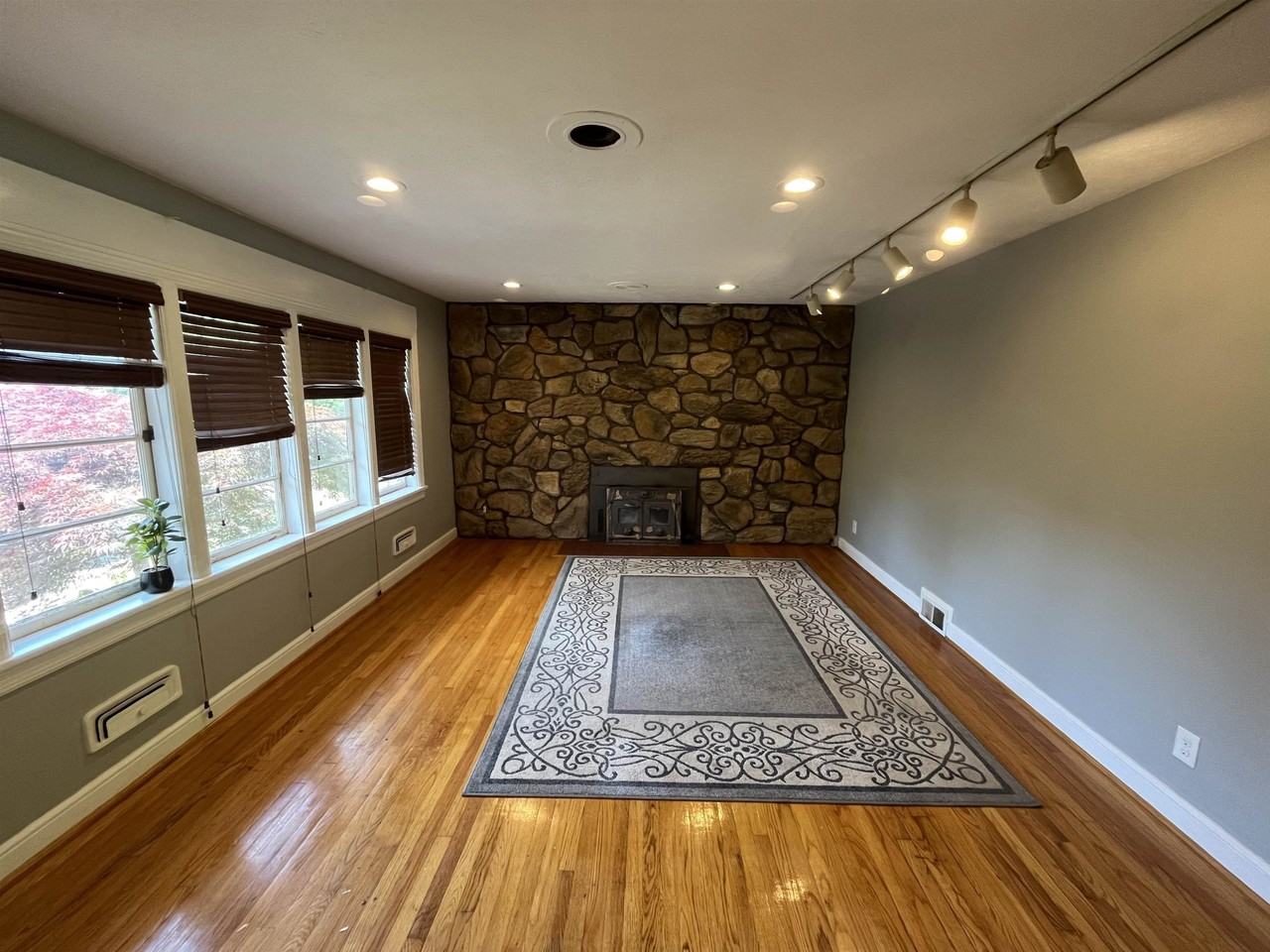 226 Orchard Ln - Photo 5 of 39