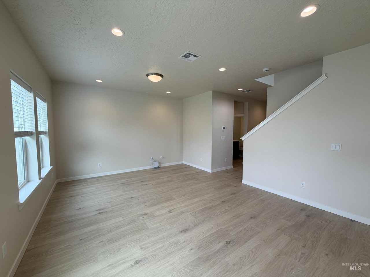 3411 W Scree St - Photo 3 of 14