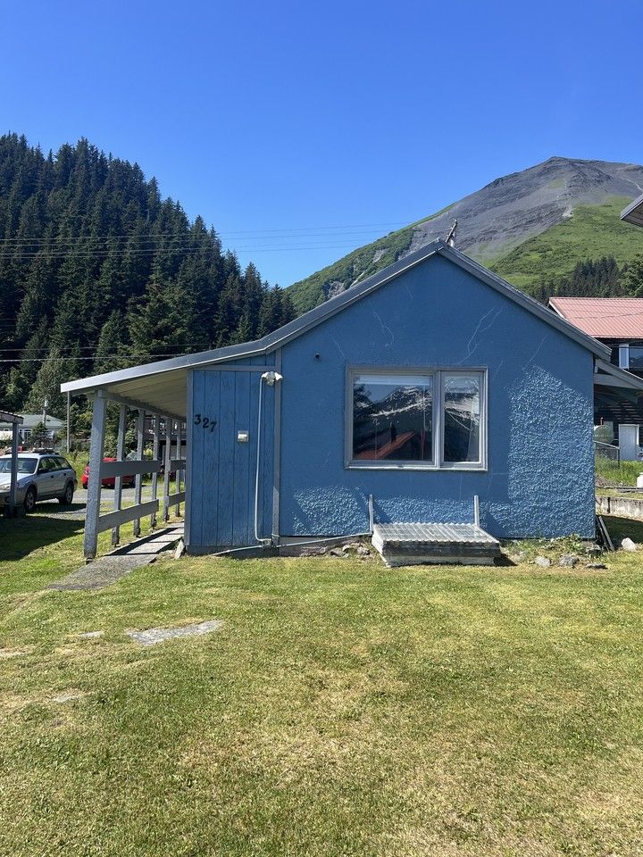 327 3rd AvenueT 1 R 1W SEC 10 Seward Meridian SW 0000001 ORIGINAL TOWNSITE OFSEWARD LOT 7 BLK 14 #1 - Photo 3 of 13