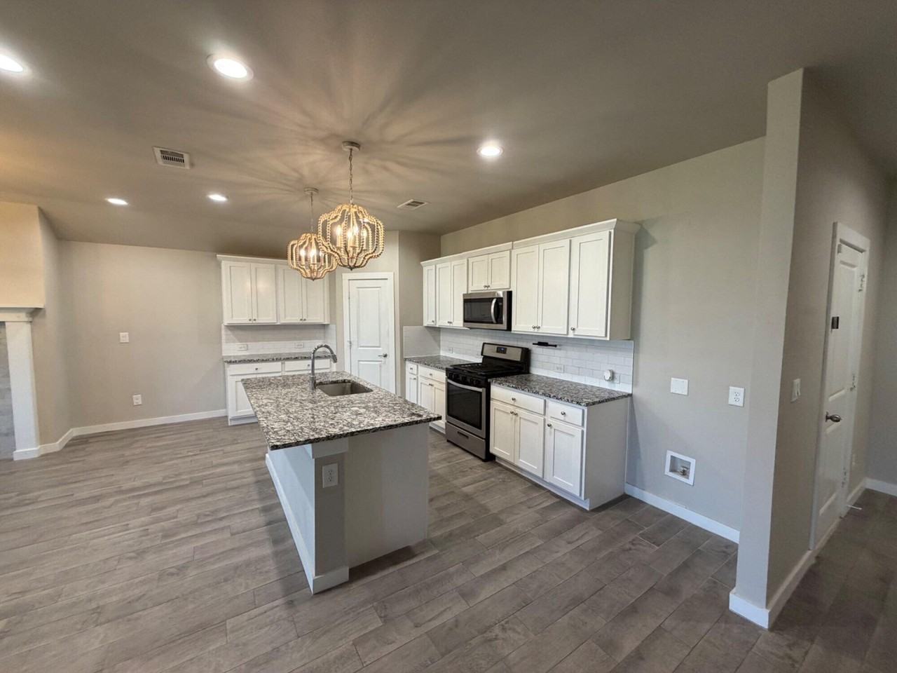 328 Ranger St - Photo 4 of 14
