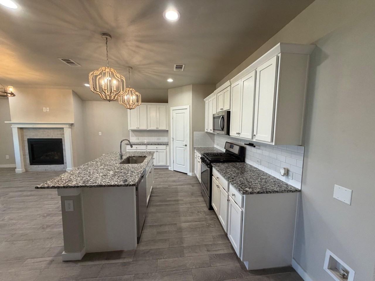 328 Ranger St - Photo 6 of 14