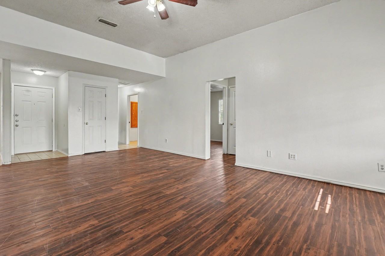 1010 Hyden Ave - Photo 4 of 22