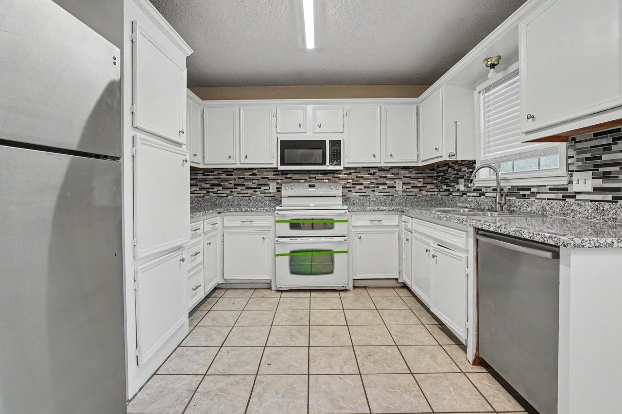 1010 Hyden Ave - Photo 7 of 22