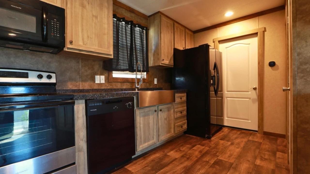 304 3rd St - Photo 4 of 16