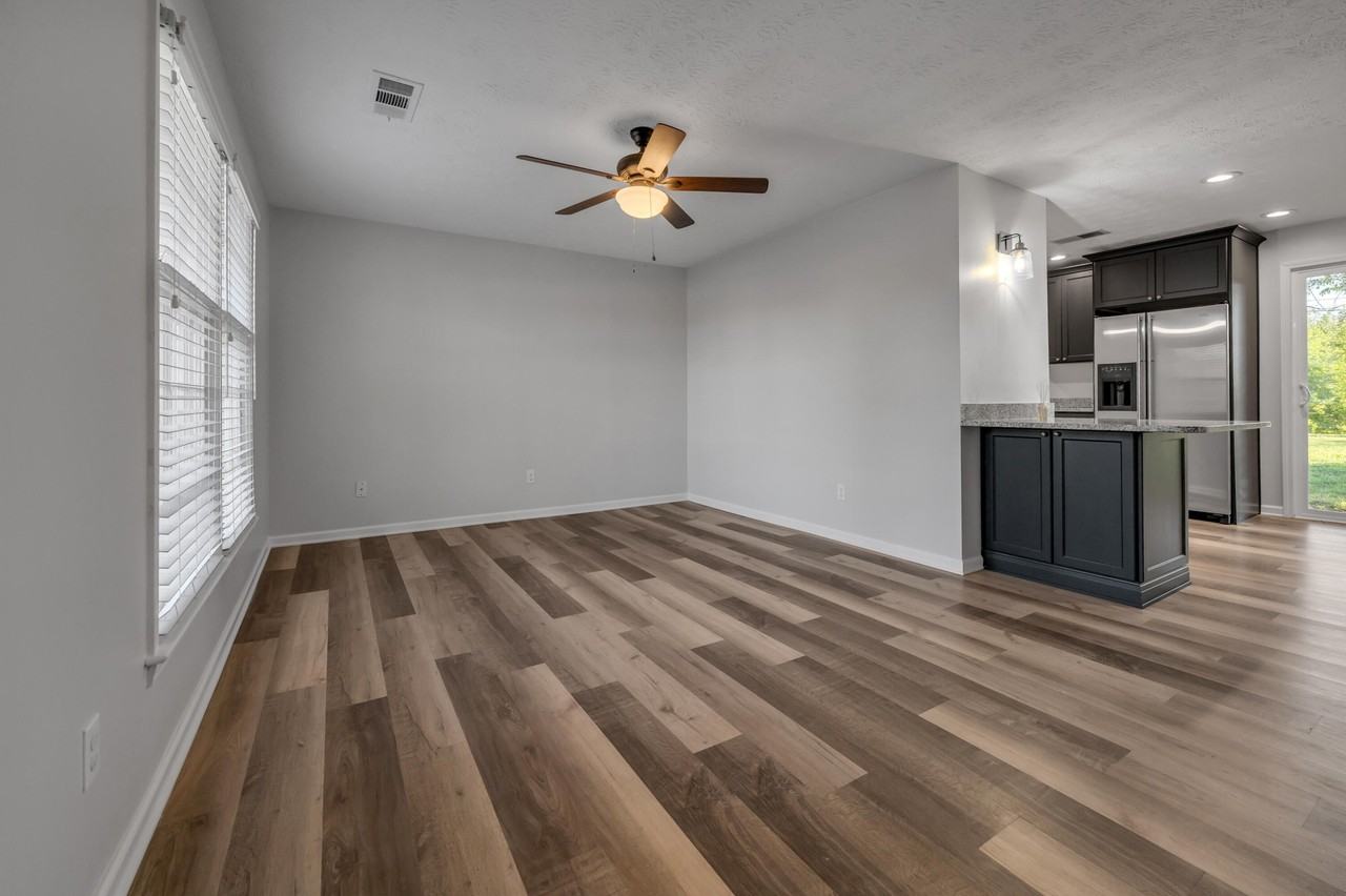 221 Quebec Way - Photo 2 of 22