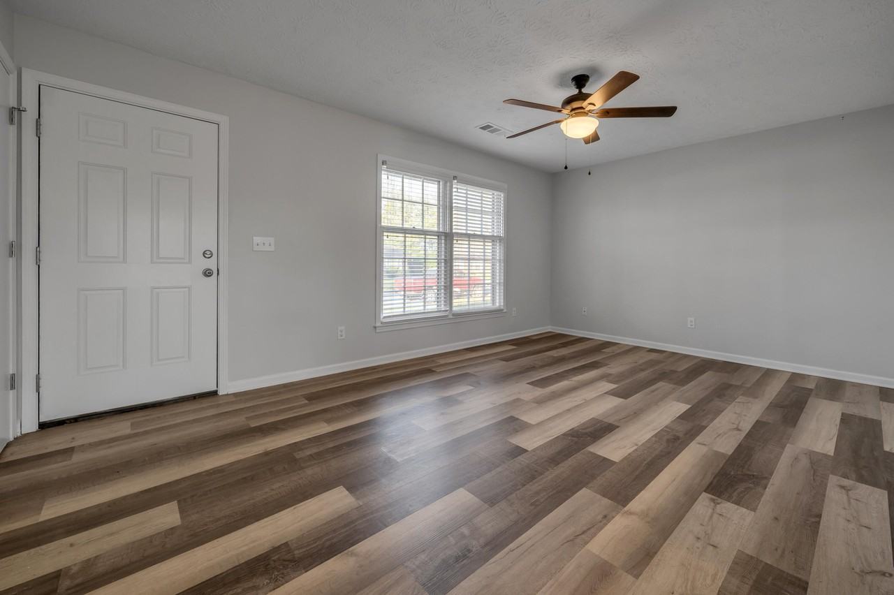 221 Quebec Way - Photo 3 of 22