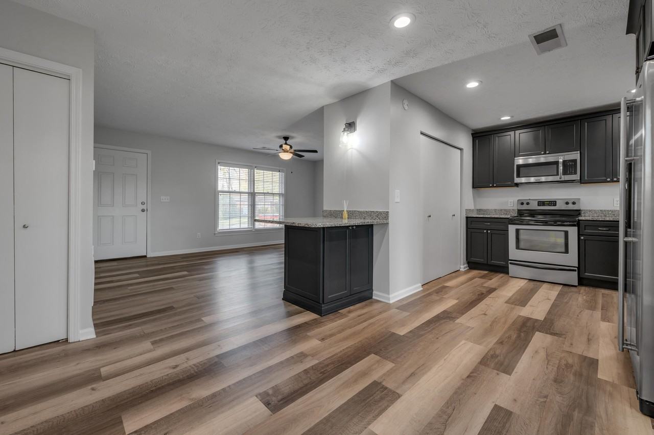221 Quebec Way - Photo 5 of 22