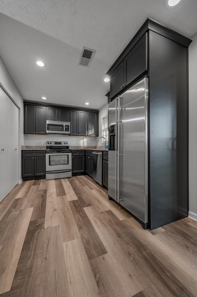 221 Quebec Way - Photo 6 of 22