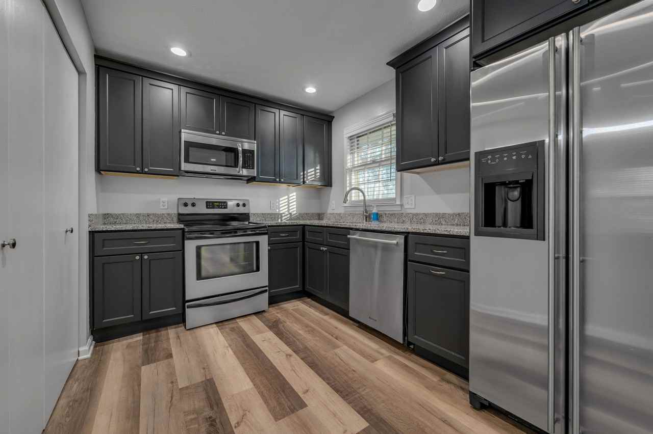 221 Quebec Way - Photo 7 of 22