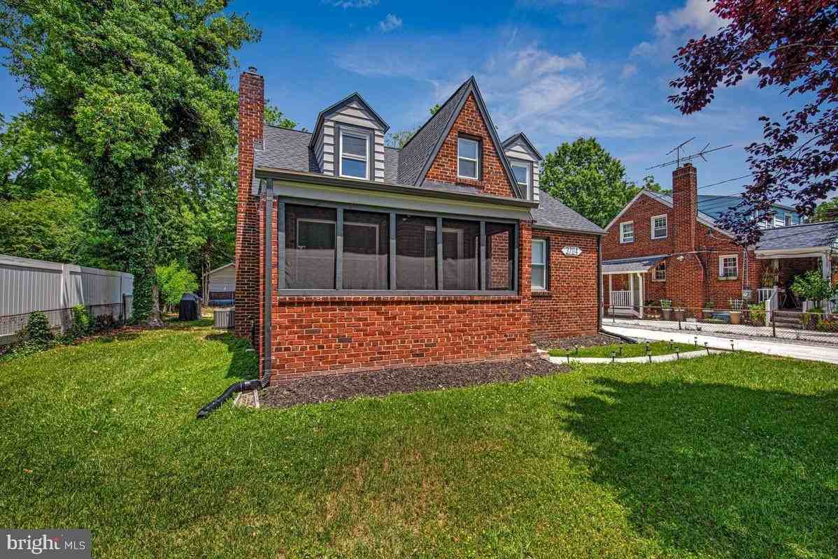 3704 Hamilton St - Photo 3 of 41