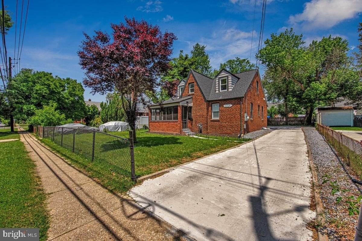 3704 Hamilton St - Photo 4 of 41