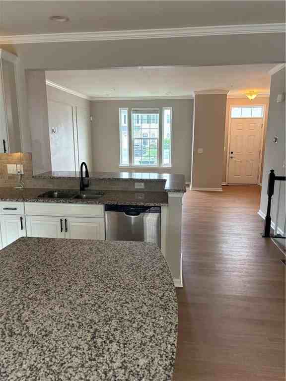 1155 Westminster Dr - Photo 3 of 16