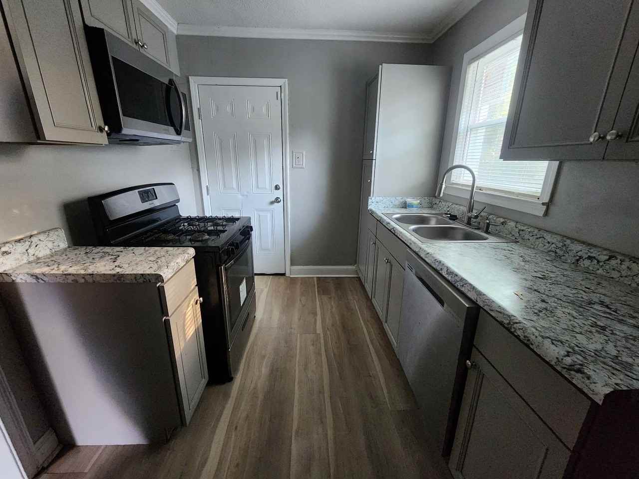 2067 Blakewood Pl - Photo 2 of 9