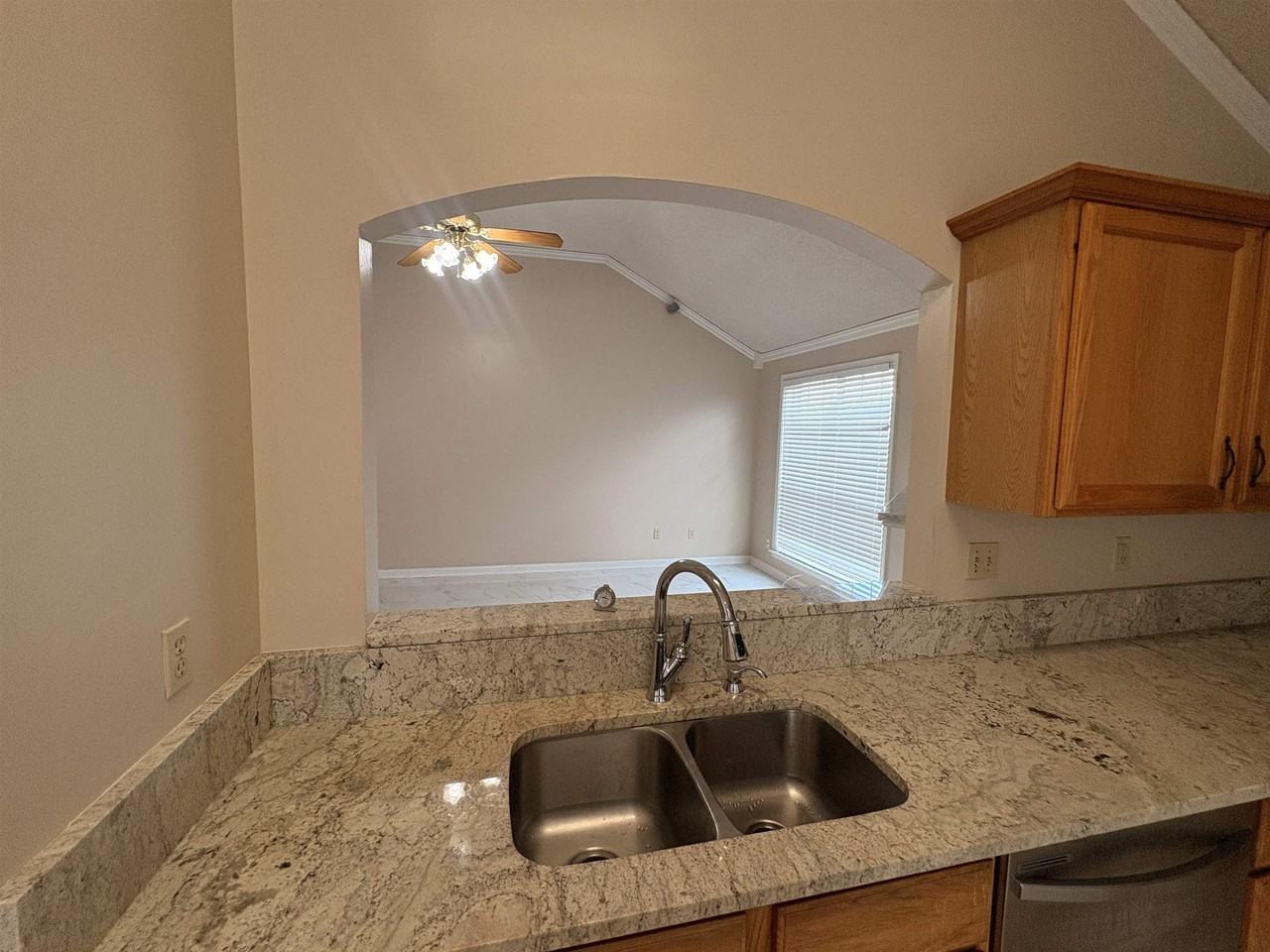390 N Ericson Rd - Photo 5 of 23