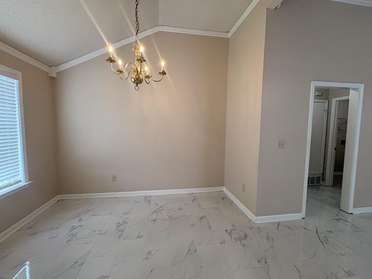 390 N Ericson Rd - Photo 6 of 23