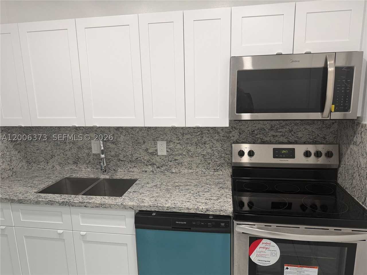 2200 Ne 66th St #1426 - Photo 3 of 50
