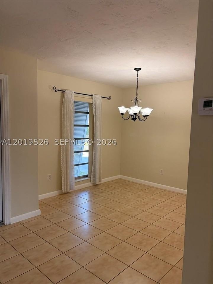 18225 Sw 94th Ave - Photo 5 of 15