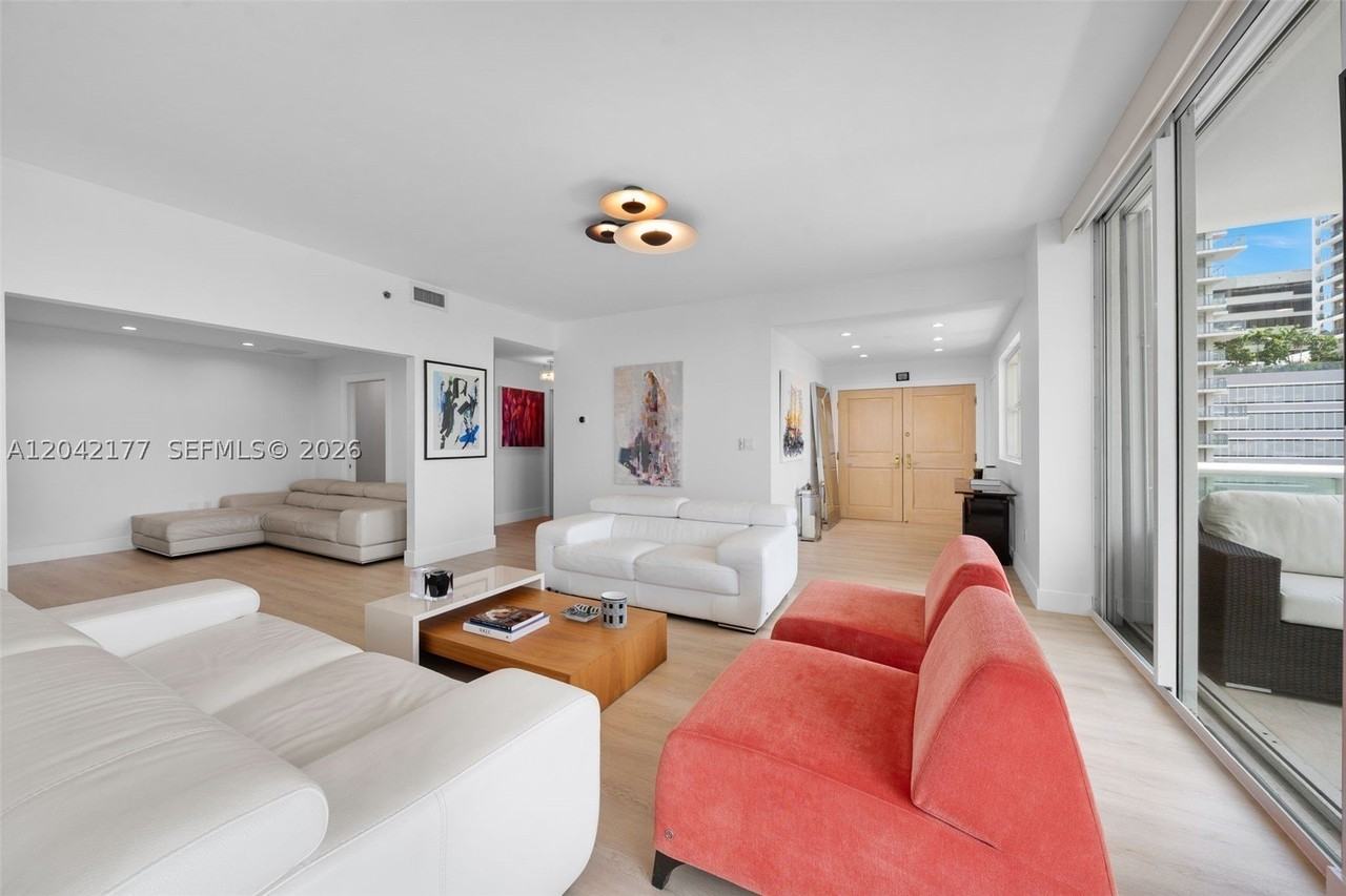 2645 S Bayshore Dr #601 - Photo 4 of 43