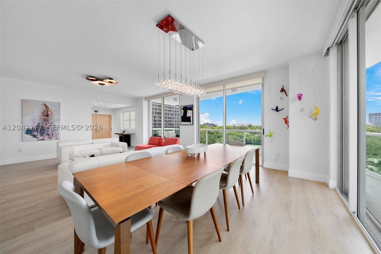 2645 S Bayshore Dr #601 - Photo 6 of 43