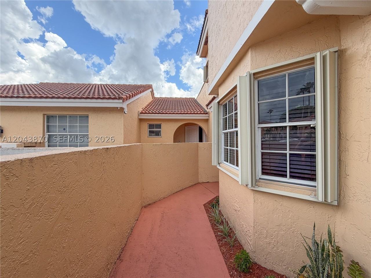 11415 Lakeview Dr #2D - Photo 3 of 39
