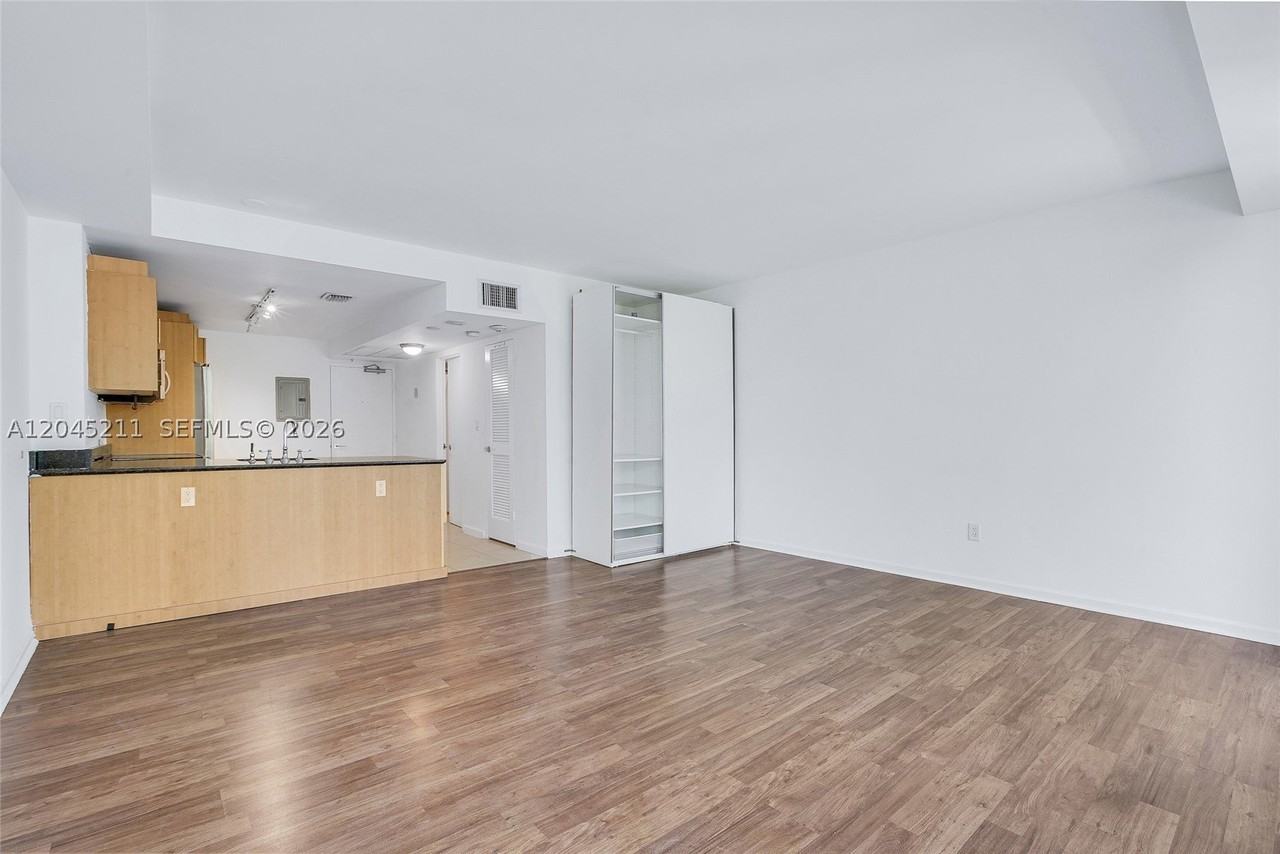 10275 Collins Ave #201 - Photo 5 of 24