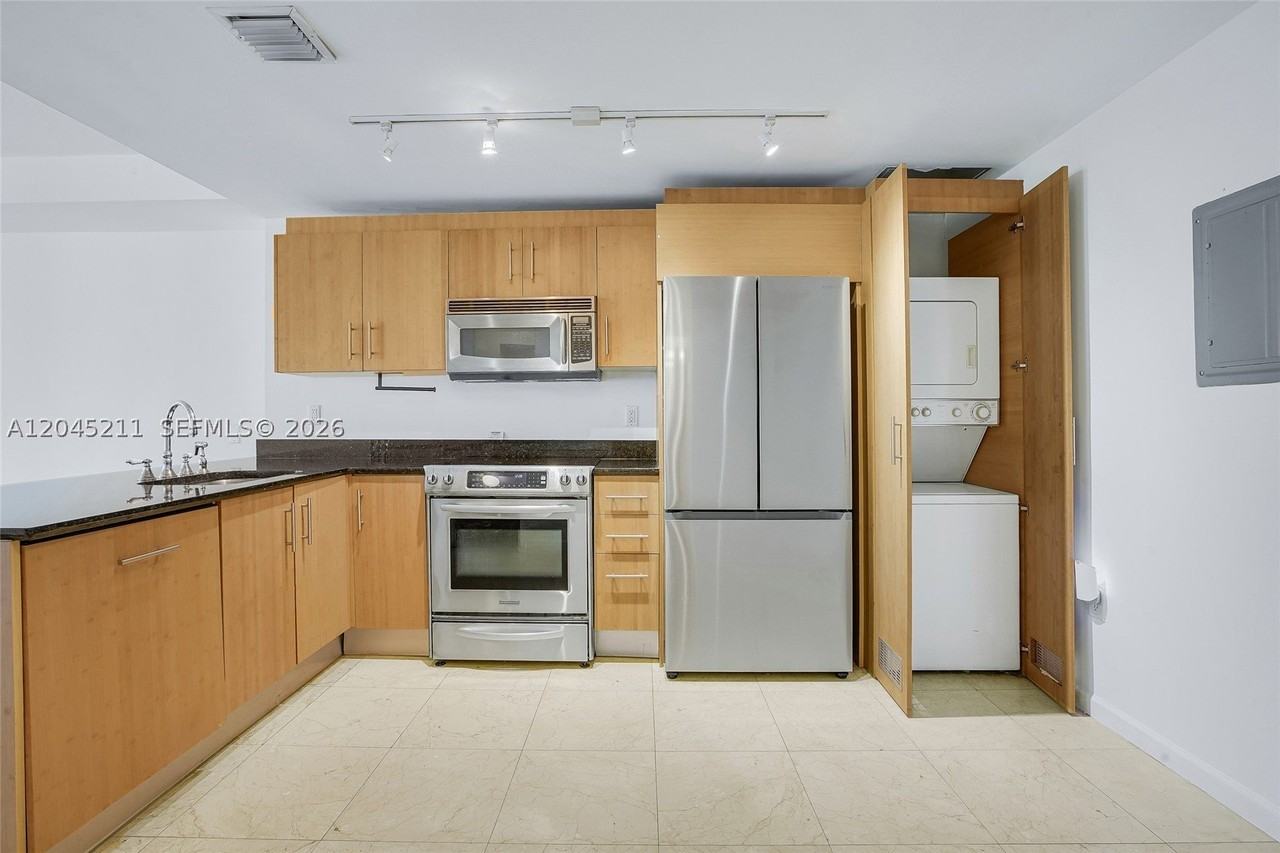 10275 Collins Ave #201 - Photo 6 of 24