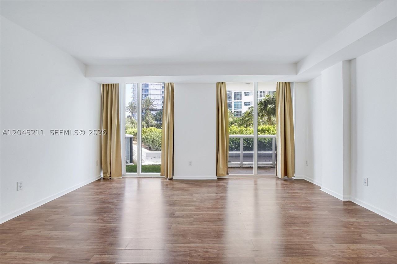 10275 Collins Ave #201 - Photo 7 of 24