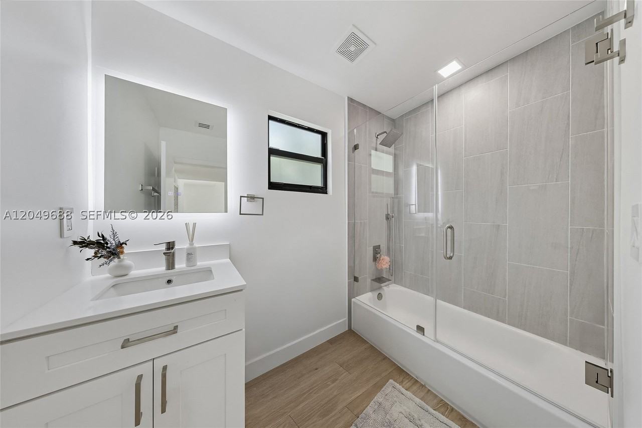 180 Sw 38th Ct - Photo 4 of 19