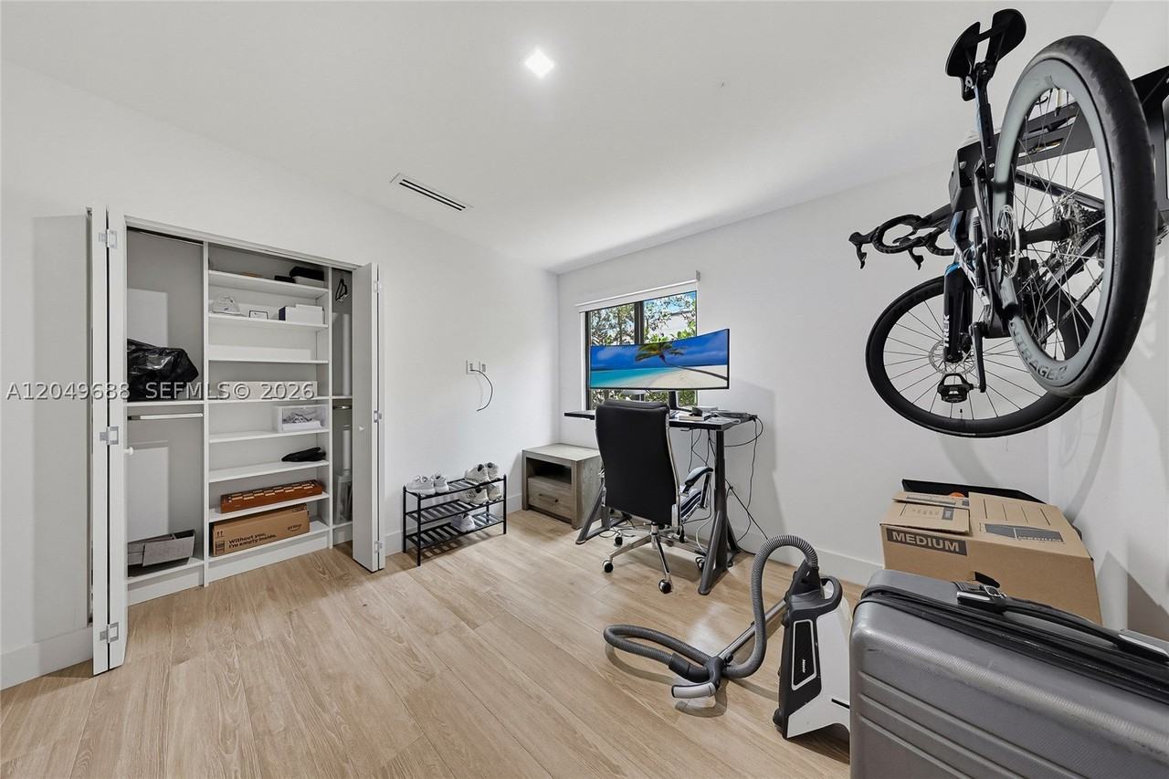 180 Sw 38th Ct - Photo 5 of 19