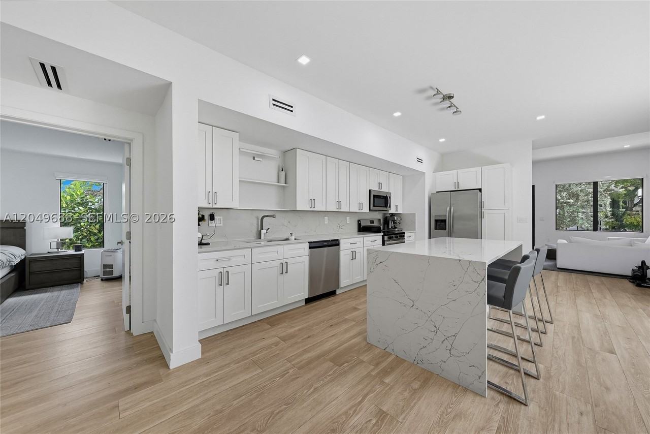 180 Sw 38th Ct - Photo 7 of 19