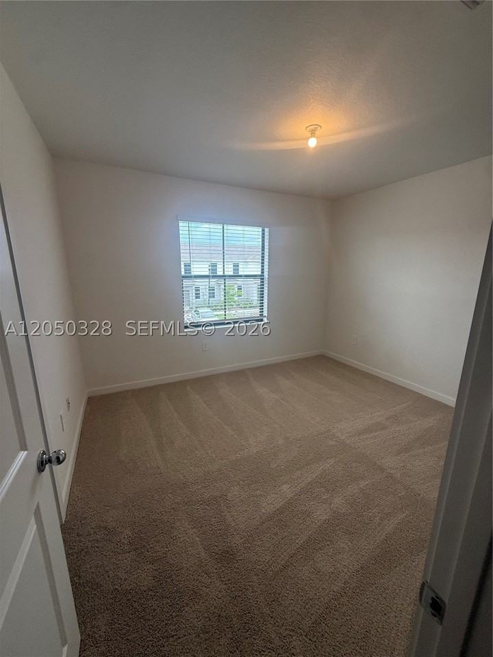 1318 Ne 4th Ave #1318 - Photo 7 of 11