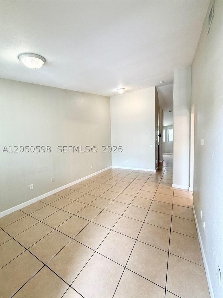 1652 Se 28th St #202 - Photo 3 of 23