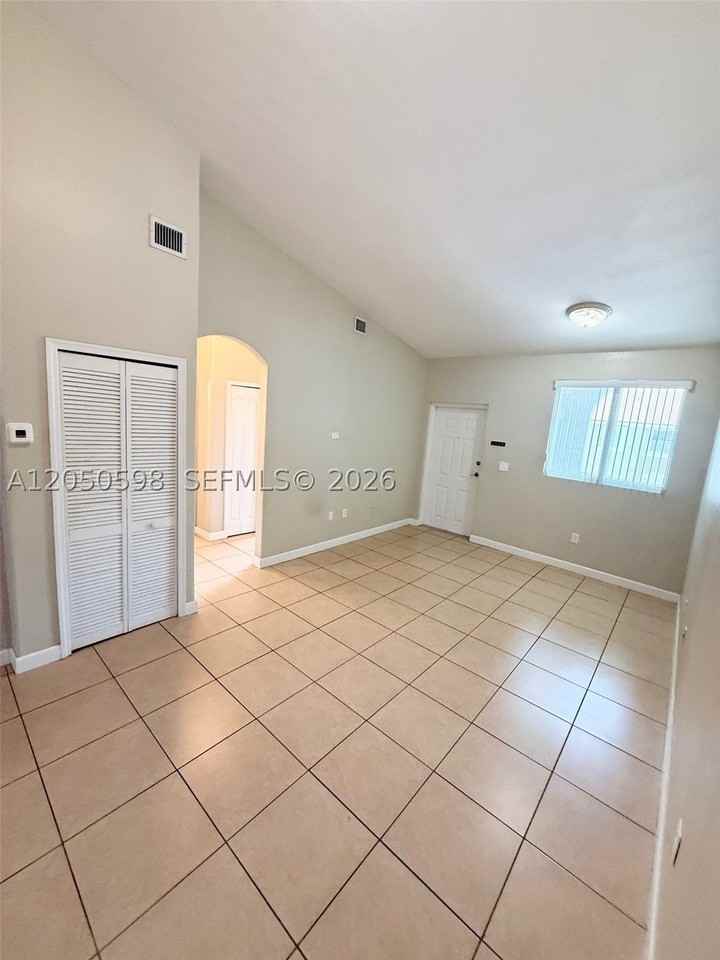 1652 Se 28th St #202 - Photo 5 of 23
